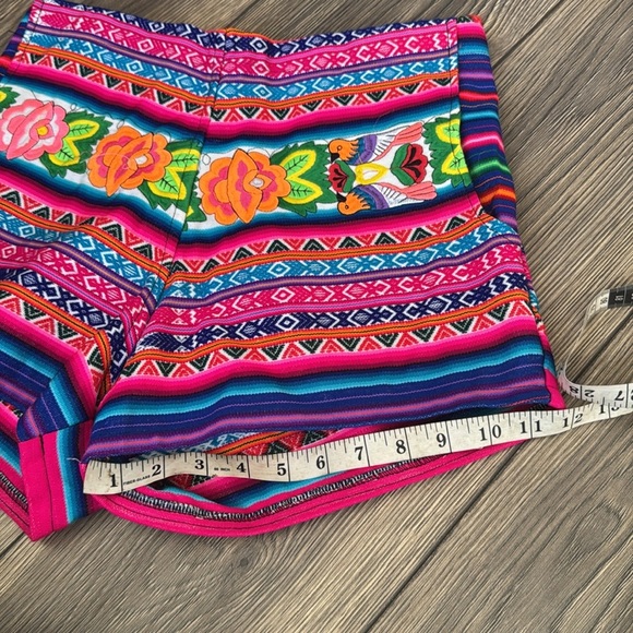 Colorful Patterned Shorts size medium - Picture 9 of 11